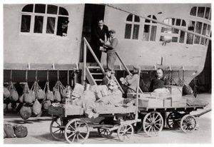 Cargando provisiones, Zeppelin LZ 127 Graf Zeppelin, 1933 de Unbekannt