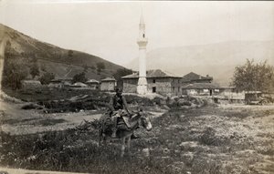 Macedonia, Grecia: un hombre en un burro frente a un minarete - Postal 1914-1918 de Unbekannt