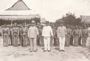 Ferrocarril Madeira-Mamoré: En la frontera Bolivia-Brasil: Oficiales y soldados bolivianos, 1914 de Unbekannt