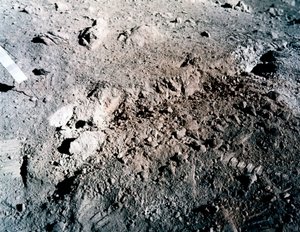 Vuelo espacial tripulado, EE.UU., Apolo 17 Suelo naranja en la luna de Unbekannt