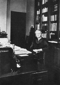 Marie Curie, física francesa nacida en Polonia, 1925