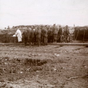 Misa en las trincheras, Pervijze, Flandes, Bélgica, c. 1914-c. 1918 de Unbekannt