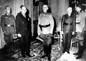 Reunión entre oficiales alemanes y funcionarios del gobierno de Vichy, Francia, 1940-1944