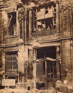 Miembros de la División Marina del Pueblo en el Balcón del Palacio de la Ciudad, diciembre de 1918 de Unbekannt