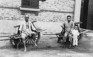 Hombres con carretillas, Vietnam, siglo XX de Unbekannt