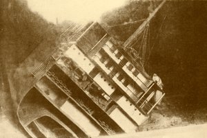 Modelo que muestra el Laurentic como originalmente estaba, 120 pies bajo la superficie, c1930 de Unbekannt