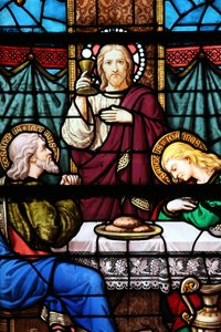 Catedral de Moulins. Vidriera. La Última Cena es la última comida que Jesús compartió con sus Apóstoles en Jerusalén, 20160603, Moulins, Europa