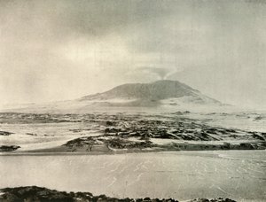 Monte Erebus en erupción el 14 de junio de 1908, 1909 de Unbekannt