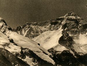 Monte Everest desde el campamento base, c1918-c1939 de Unbekannt