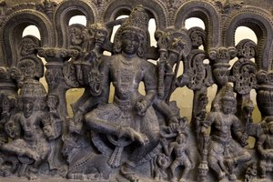 Museo Nacional de India, Delhi. Dintel que muestra la trinidad (Brahma, Vishnu y Shiva). Kakatiya de Unbekannt