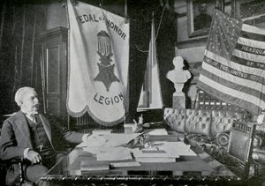 Nelson A Miles, general del Ejército de EE.UU., en su cuartel general, 1898 de Unbekannt