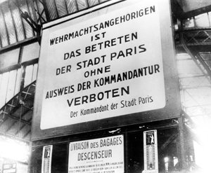 Aviso en una estación de tren en París ocupada por los alemanes, 17 de julio de 1940 de Unbekannt