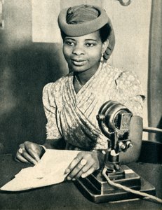 Omoba Adenrele Ademola, hija de Alake de Abeokuta, Nigeria, llama a África Occidental