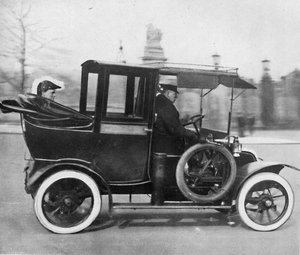 El 2 de marzo de 1911, el Secretario del Interior, Sr. Winston Churchill fue al Palacio, 1911, 1945