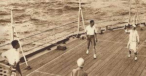 Socios - Un juego de tenis de cubierta en el Renown, 1927, 1937
