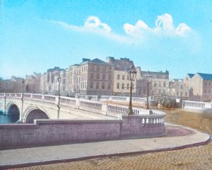 Puente de Patrick mostrando la estatua del Padre Mathew, c1910