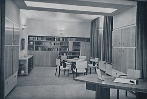 Paul Bromberg. Sala de estar y comedor combinados en una casa en Róterdam, en marfil, rojo-naranja de Unbekannt