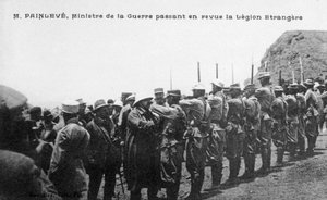 Paul Painlevé revisando tropas de la Legión Extranjera Francesa, Marruecos, c1926 de Unbekannt
