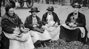 Desgranado de guisantes en Covent Garden, Londres, 1926-1927