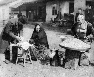 Vendedores ambulantes de cacahuetes y perfumes, Sofía, Bulgaria, c. 1923 de Unbekannt