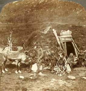 Gente del norte frío - Hogar y familia lapona, cerca de Tromsoe, Noruega, c1905 de Unbekannt