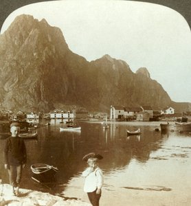 Pintoresco Svolvaer, una estación de pesca del norte, Islas Lofoten, N. Noruega, c1905 de Unbekannt