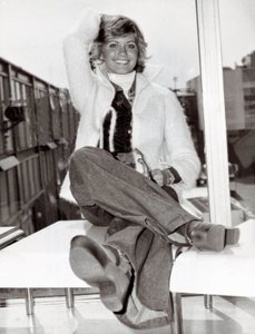 Retrato de la cantante y comediante australiana Olivia Newton John (n.1949), Londres, 23/05/1975 (foto en blanco y negro) de Unbekannt