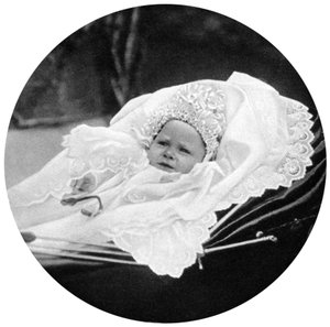El príncipe Alberto Windsor a la edad de un año, c. 1896