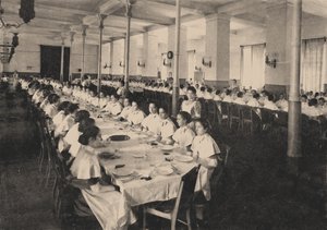 Alumnas del Instituto Smolny para Doncellas Nobles en el comedor, 1889 de Unbekannt