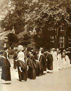 Reina María en el Bedford College, Londres, 1913, 1935 de Unbekannt