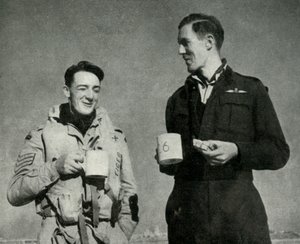 Personal de la RAF disfrutando de una taza de té, Malta, Segunda Guerra Mundial, 1942 1944
