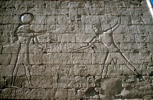Ramsés III golpeando a sus enemigos ante Amón-Ra, Templo Mortuorio, Medinat Habu, Egipto