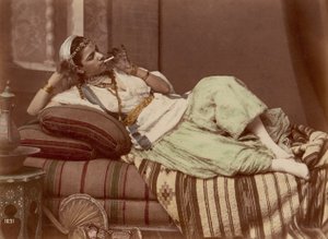 [Mujer reclinada fumando], 1870-90