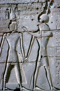 Relieve de Amón-Ra dando vida a Ramsés II, Templo de Ramsés II, Luxor, Egipto, ca. 1250 a.C.