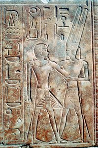 Relieve de la Reina Hatshepsut con vestimenta masculina, Templo de Amón, Karnak, Egipto, c. 1500 a.C.
