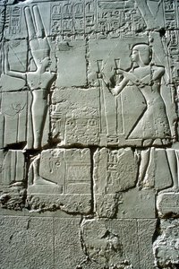 Relieve de Ramsés II ofreciendo al dios de la fertilidad Min, Templo de Amón, Karnak, Egipto de Unbekannt