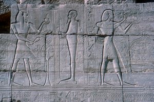 Relieve mostrando a Ramsés II ante Ptah, El Ramesseum, Templo de Ramsés II, Luxor, Egipto, c1250 a.C. de Unbekannt