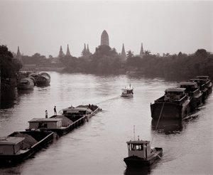 Barcazas en el río Chao Phraya con vista de Wat Chaiwatthanaram de Unbekannt