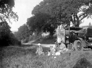 Picnic al borde del camino, c1920s-c1930s de Unbekannt