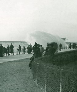 Mar agitado sobre el paseo marítimo en Hastings, Sussex, finales del siglo XIX-principios del siglo XX de Unbekannt