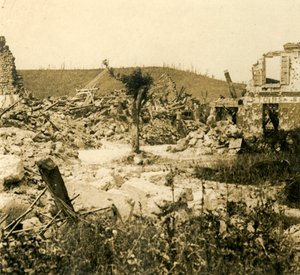 Edificios en ruinas, Chavignon, norte de Francia, c1914-c1918 de Unbekannt