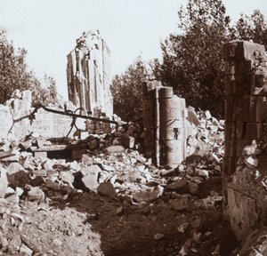 Castillo en ruinas, Pinon, norte de Francia, c1914-c1918