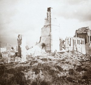 Iglesia en ruinas, Chauny, norte de Francia, c1914-c1918
