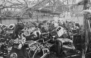 Ruinas de la fábrica Renault, Boulogne-Billancourt, París, c1942 de Unbekannt