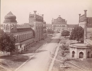 Rumi Darwaza y puerta del Bara Imambara de Unbekannt