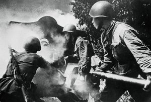 Artillería rusa en acción, Frente Oriental, 1943
