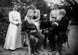 Autor ruso Leo Tolstoy con visitantes, Yasnaya Polyana, Rusia, finales del siglo XIX o principios del siglo XX de Unbekannt