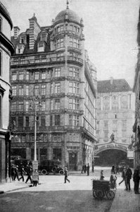 Hotel Savoy y Teatro a través del Strand desde Norfolk Street, Londres, años 1930 de Unbekannt