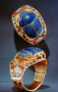 Brazalete de escarabajo de la tumba de Tutankamón, siglo XIV a.C.
