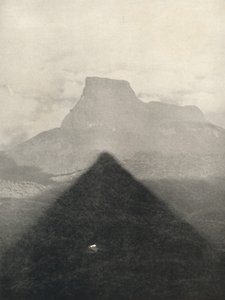 Sombra del pico Adams al amanecer, 1926